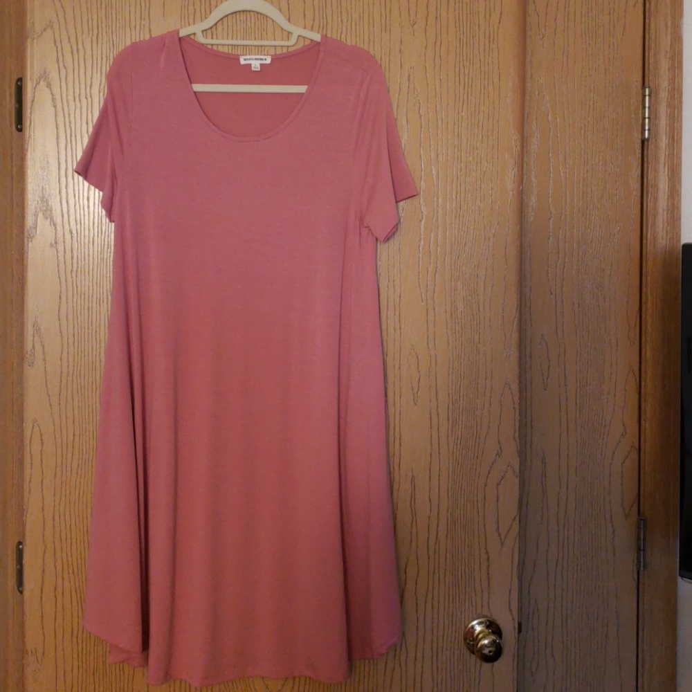 Women's pink short sleeved dress with pockets